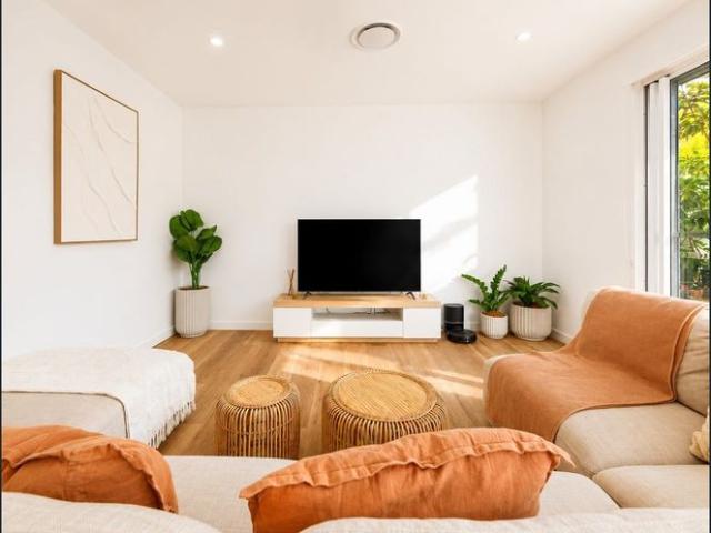 Contemporary Coastal Living in Prestigious Koala Park