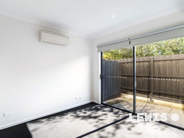 Contemporary Coastal Living in the Heart of Mornington