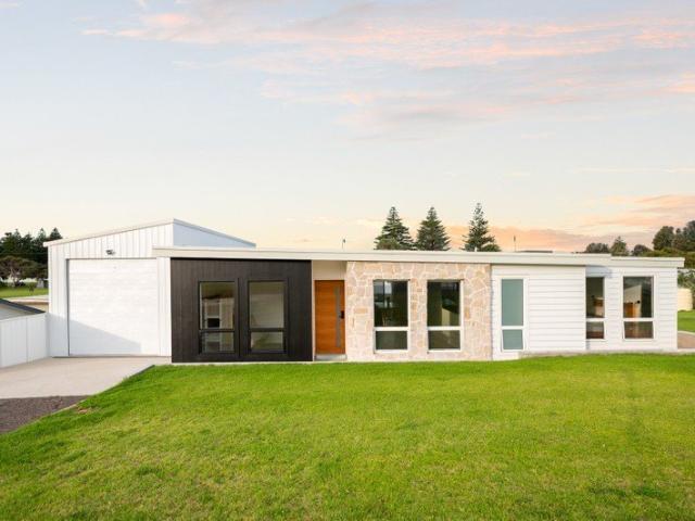 Contemporary Coastal Living in the Heart of Beachport