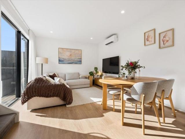 Contemporary Coastal Living in the Heart of Bonbeach