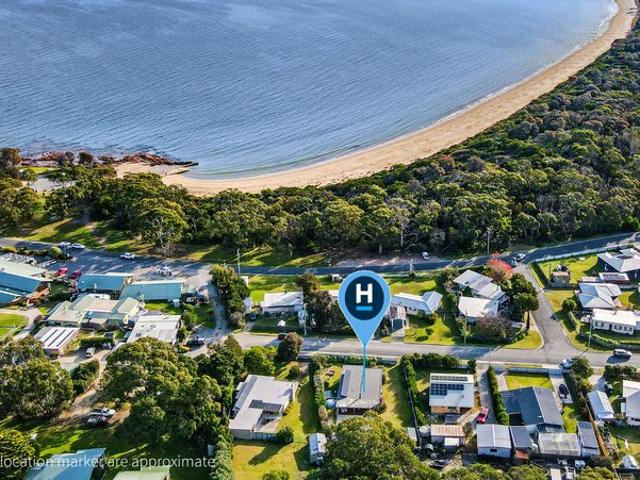 IN THE HEART OF COLES BAY + STUDIO