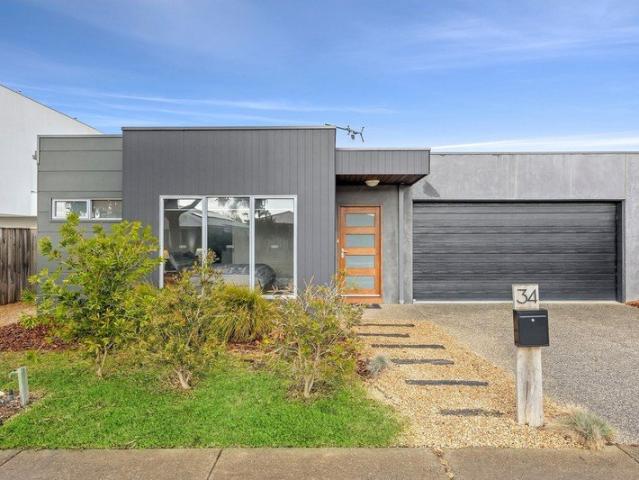 CONTEMPORARY COASTAL LIVING MOMENTS FROM WHTIES BEACH