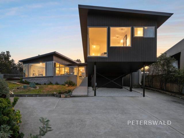 Contemporary coastal living with an exceptional outlook