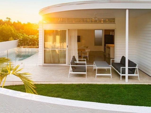 Contemporary Coastal Living with Designer Appeal