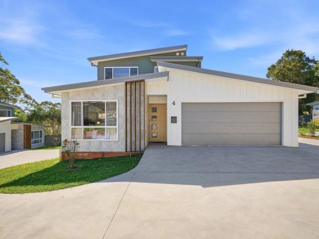 Contemporary Coastal Living With Exceptional Flexibility
