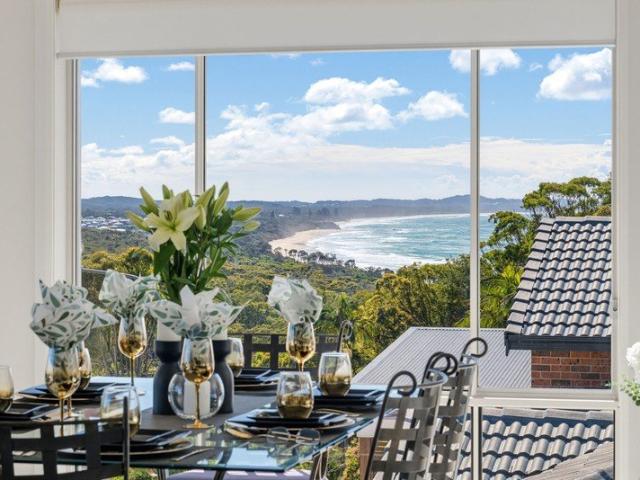 Contemporary Coastal Living with Extraordinary Views
