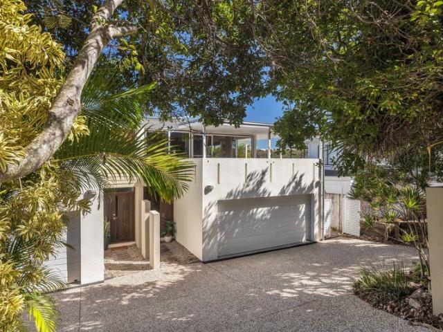 Contemporary Coastal Living with Ocean Vistas