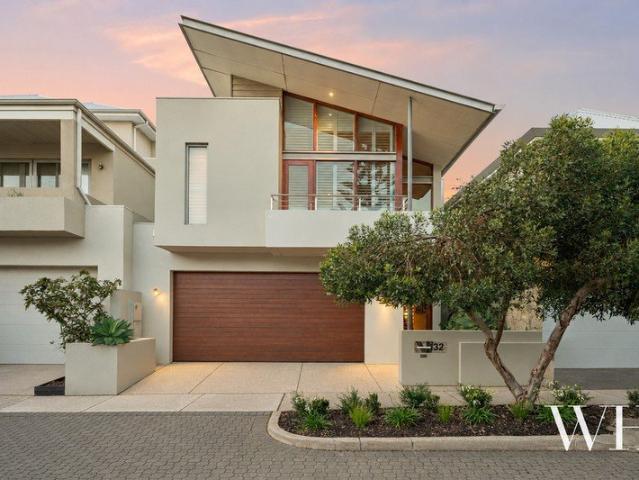 Contemporary Coastal Luxury in Dream Lifestyle Location