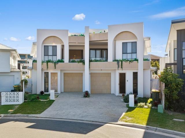 Contemporary Coastal Luxury in the Heart of Casuarina