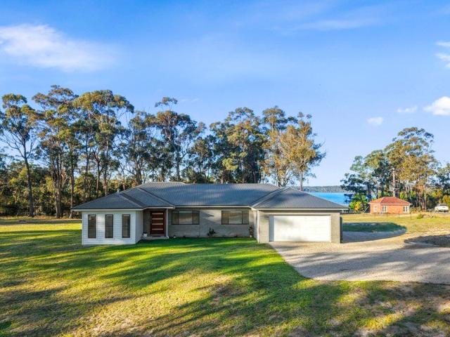 Contemporary Coastal Luxury with Uninterrupted Broadwater Views