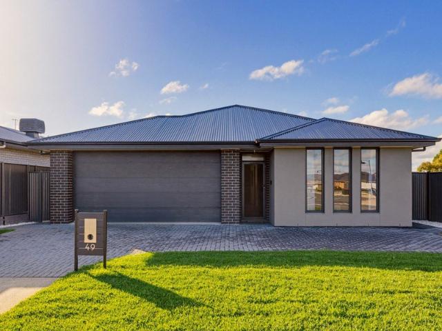 Contemporary Coastal Luxury with Effortless Family Appeal