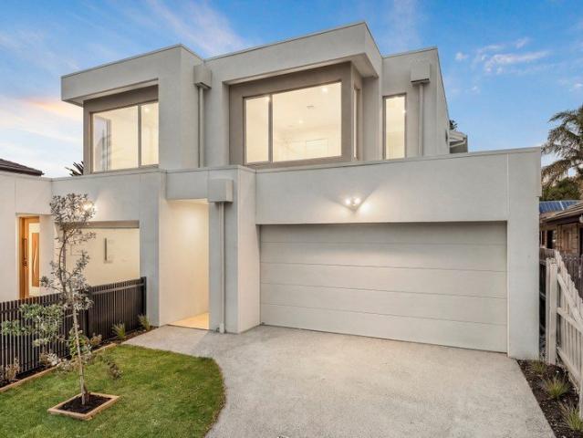 Contemporary Coastal Luxury with Family Sized Comfort
