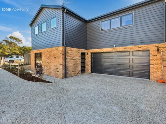 Contemporary Coastal Luxury with Stunning Ocean Views