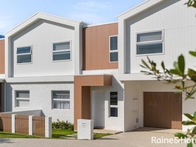 Contemporary Coastal Luxury Torrens Title Terrace Home