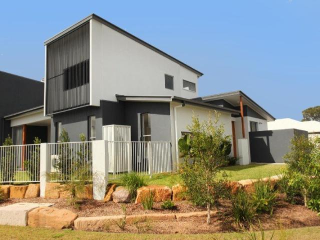 Contemporary Coastal Retreat with Flexible Living