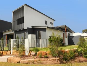 Contemporary Coastal Retreat with Flexible Living