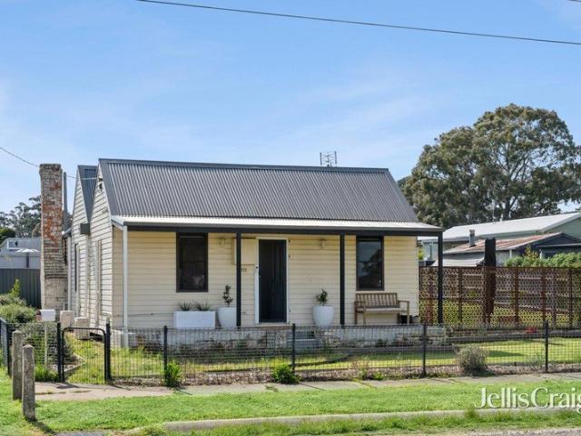 Contemporary comfort with classic Creswick character