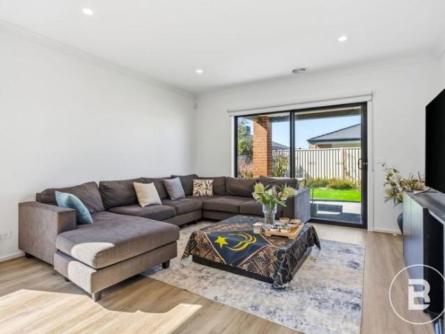 CONTEMPORARY COMFORT WITH EVERYDAY CONVENIENCE