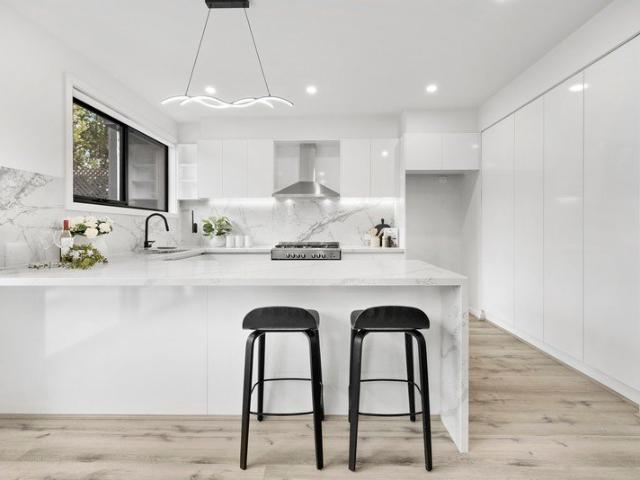 Contemporary Comfort with Effortless Appeal
