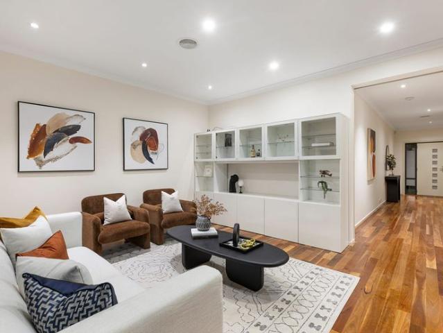 CONTEMPORARY COMFORT WITH ROOM TO MOVE