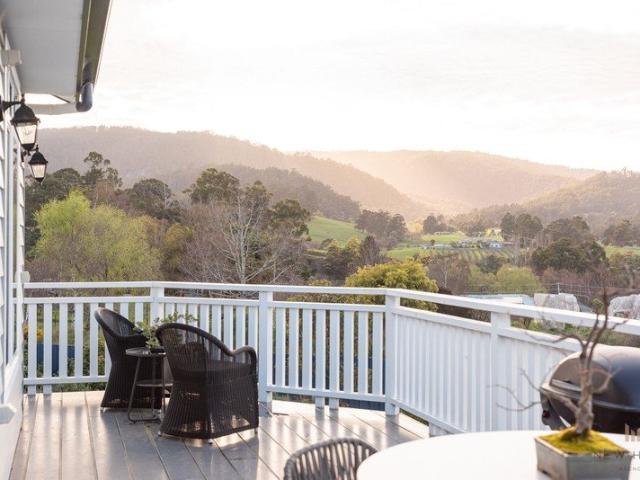 Contemporary Comfort with Space to Unwind in Beautiful Cygnet