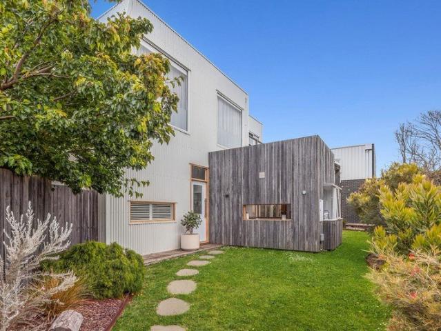 CONTEMPORARY COMFORT AND COASTAL BEAUTY WITH AN OCEAN VIEW