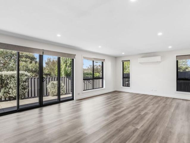 Contemporary Comfort and Low Maintenance Living in Riverside
