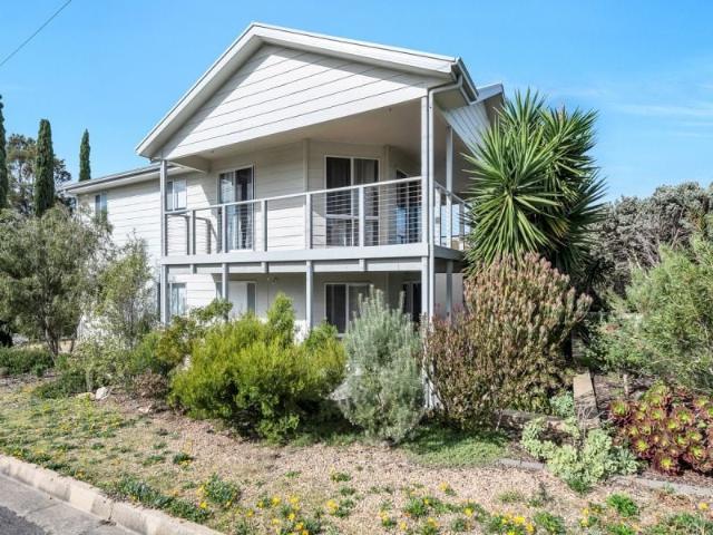Contemporary Comfort & Coastal Convenience