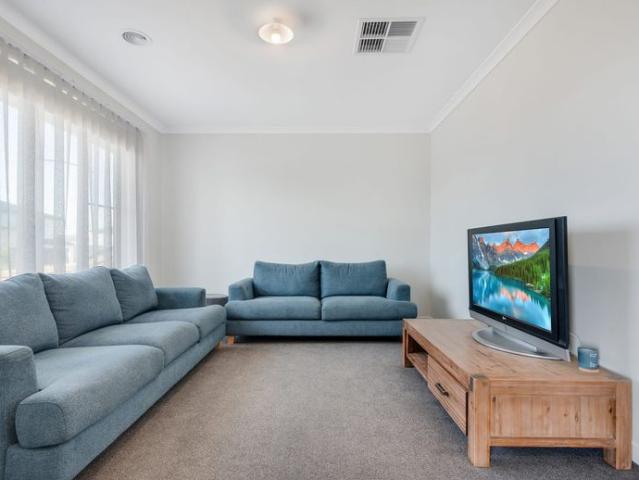 Contemporary Comfort Close to Everything