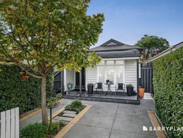 Contemporary Comfort & Effortless Living in the Heart of Sunshine