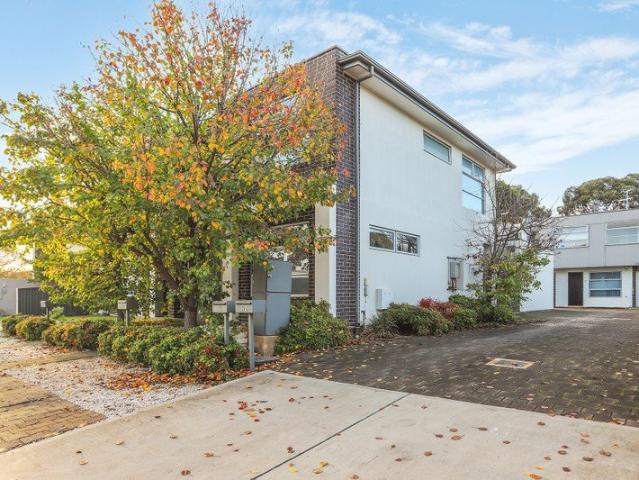 Contemporary Comfort & Effortless Living in a Convenient Setting