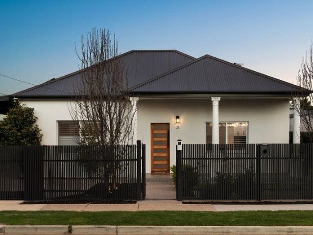 Contemporary Comfort & Effortless Poolside Entertaining