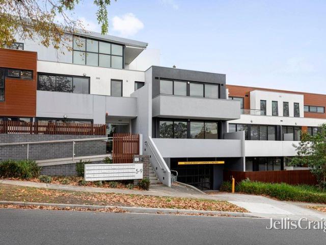 Contemporary comfort & elevated living in the heart of Doncaster