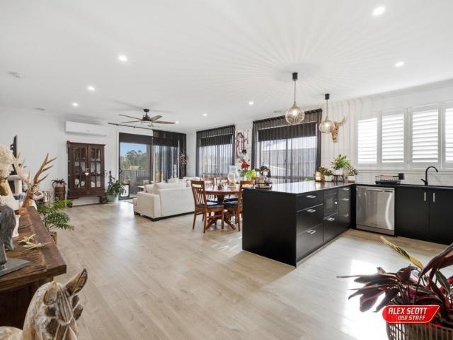 CONTEMPORARY COMFORT IN THE HEART OF BOTANICA ESTATE