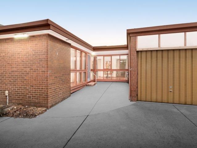 Contemporary Comfort in the Heart of Oakleigh