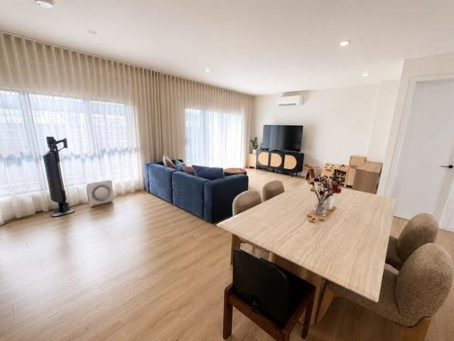 Contemporary Comfort in the Heart of Lilydale