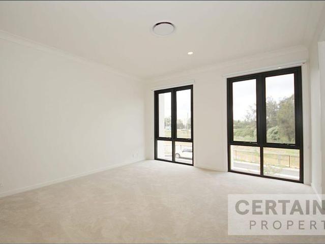 Contemporary Comfort in the Heart of Mount Annan