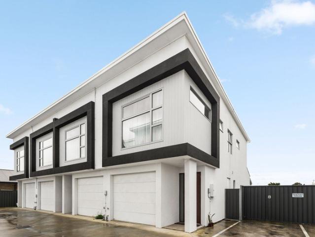 Contemporary Comfort in a Connected City Fringe Location