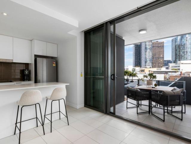Contemporary Comfort in a Connected Inner City Setting