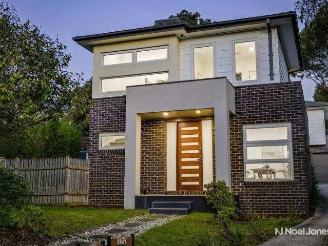 Contemporary Comfort in a Connected Ringwood East Setting
