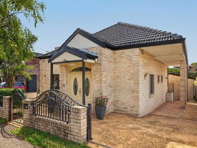 Contemporary Comfort in a Convenient Bexley Setting
