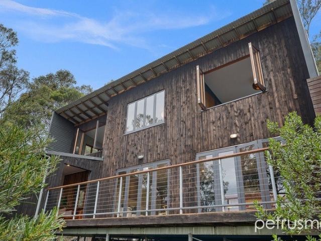 Contemporary Comfort in a Coveted Lenah Valley Setting