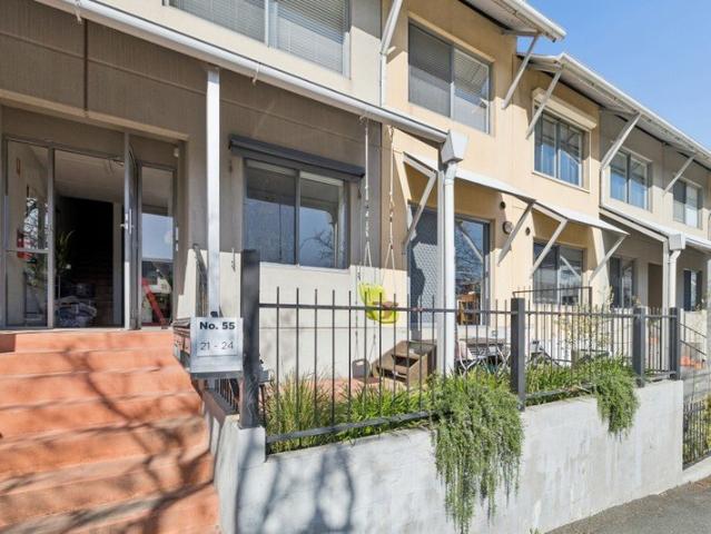Contemporary Comfort in a Leafy Setting