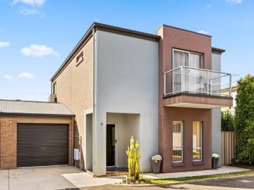 Contemporary Comfort in a Low Maintenance Setting