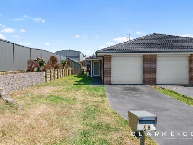 CONTEMPORARY COMFORT IN A PEACEFUL FARLEY SETTING!