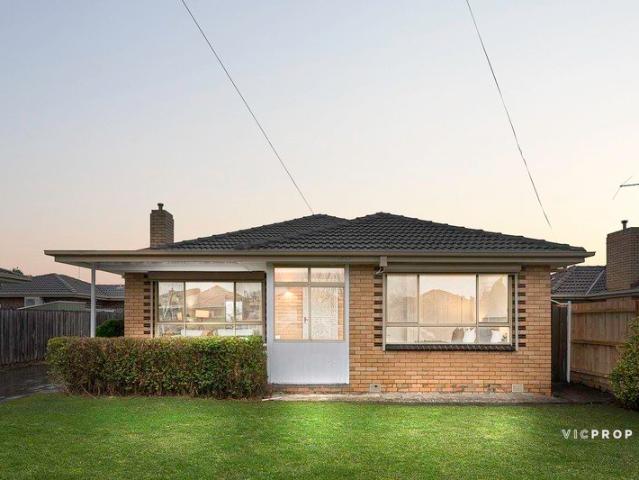 Contemporary Comfort In A Prime Lalor Location