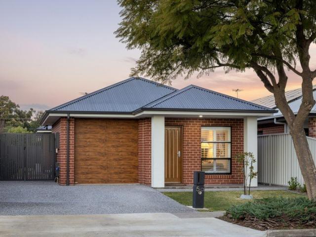 Contemporary Comfort in a Prime Lifestyle Location