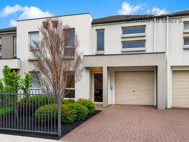 Contemporary Comfort in a Prime Lifestyle Location