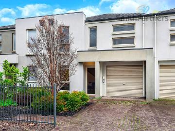 Contemporary Comfort in a Prime Lifestyle Location