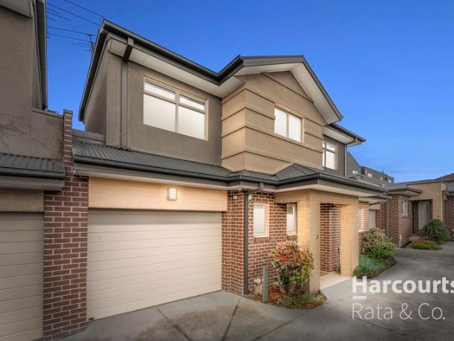 Contemporary Comfort in a Prime Reservoir Location